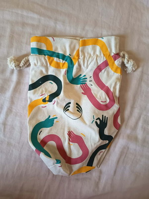 Body Shop toiletry bag like new, white multicolor, 22x32 cm