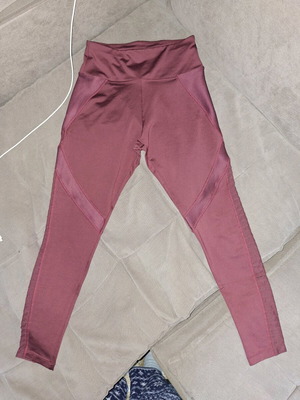 Women's leggings Bordeaux Oysho size Medium like new with mesh panels and zipper pocket
