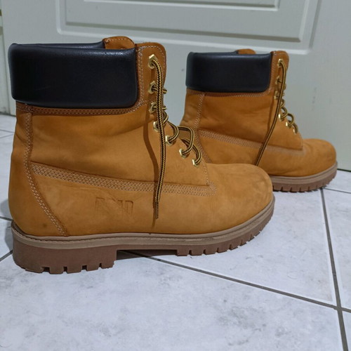 Road men's boots size 44 like new, yellow