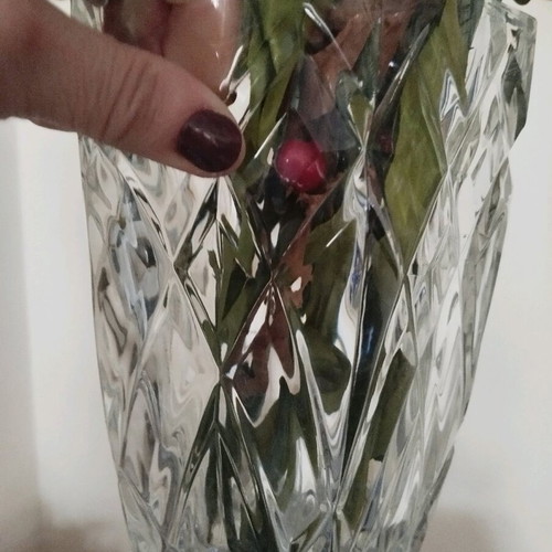 Crystal vase 20 cm height with beautiful design like new