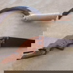  2 παλια εργαλεια χειροποιητα ( πριονι + δρεπανι ) πολλες δεκαετιες πισω σε καλη κατασταση !!!
