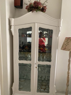 Showcase like new
