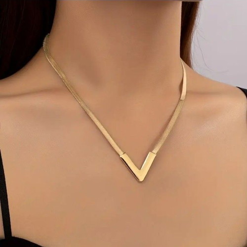 Minimalist V-Shaped Necklace Like New, 18K Gold Plated with Herringbone Chain
