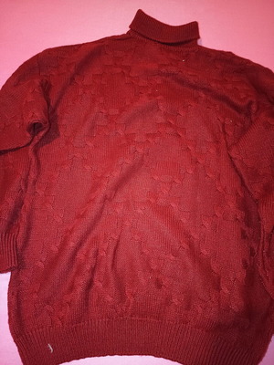 Henleys men's sweater like new, medium size