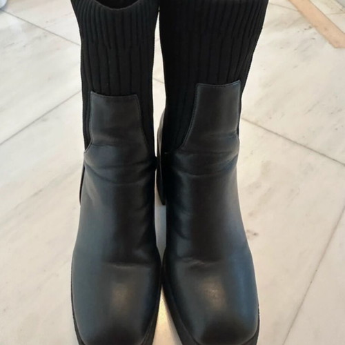 Migato black leather ankle boots with sock and rubber sole size 39 like new