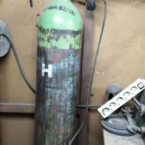 Wire welding machine used with bottle included