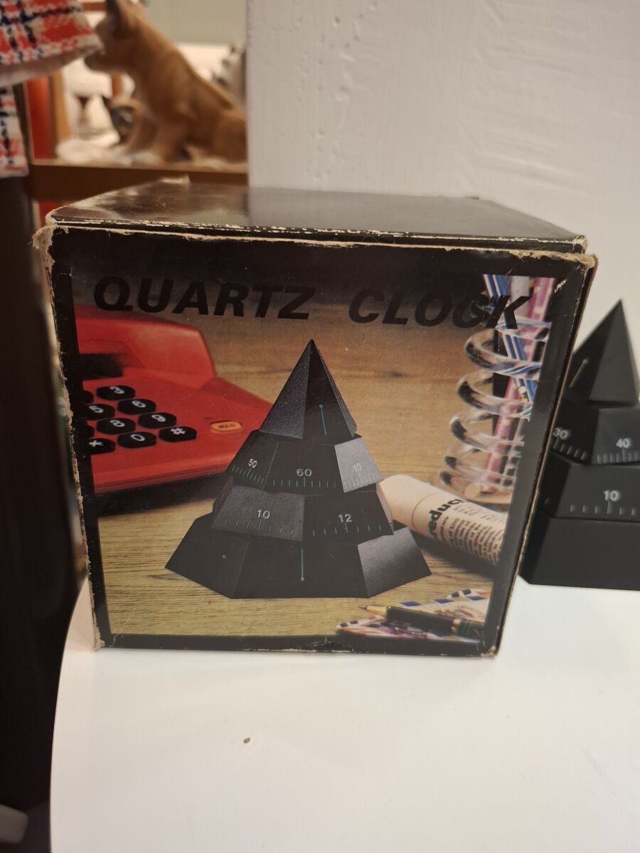 1988 Time Pyramid 4-D Design Desk Clock… - € 50,00 - Vendora.gr
