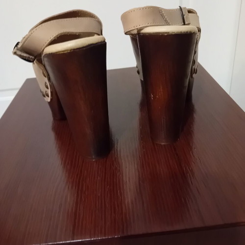 Carmela Footwear women's leather high-heeled sandals used, size 39, beige