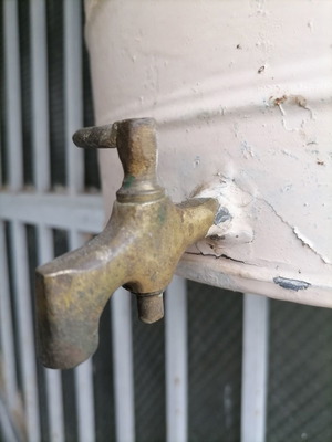 Βρύση εποχής 1960 μεταχειρισμένη με μπρούτζινη κανουλα, αντίκα