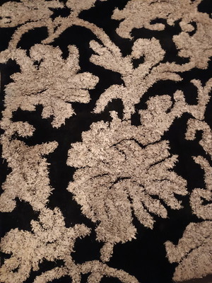 Black and white rug with embossed designs 226x152 cm