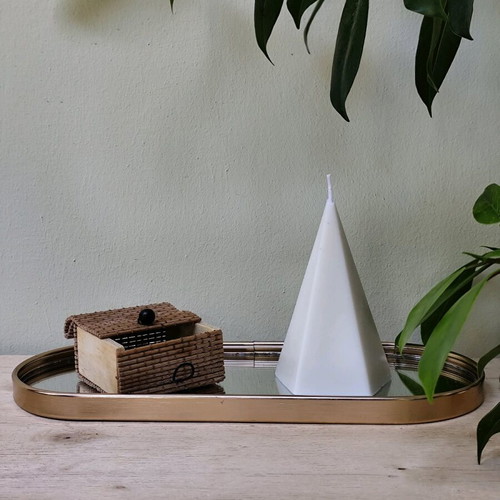 Scented pyramid candle made of soy wax handmade