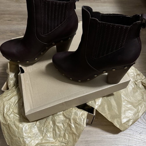 Ugg Australia leather boots size 38 new, brown