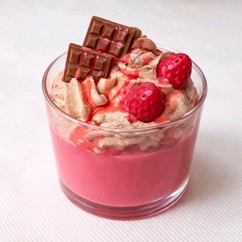 Soy candle strawberry chocolate new