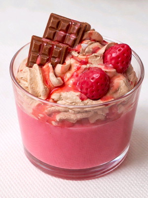 Soy candle strawberry chocolate new