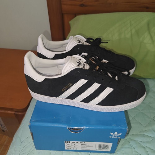 Adidas Originals Gazelle Unisex sneakers new, size 39, black and white