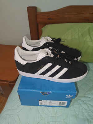 Adidas Originals Gazelle Unisex sneakers new, size 39, black and white