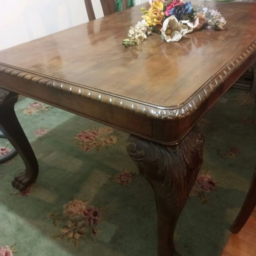 Antique dining table with lion legs and 6 chairs, like new