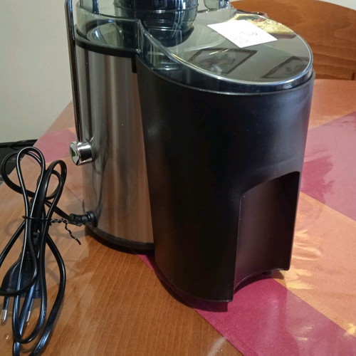 Rohnson juicer new without box