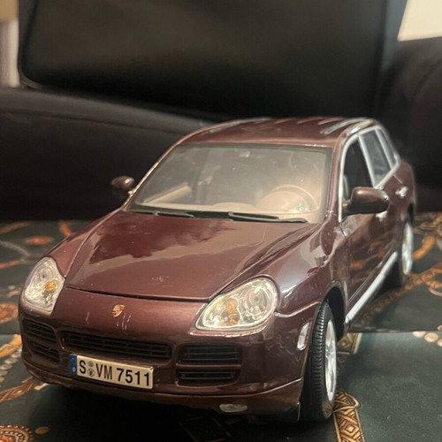 Porsche Cayenne S 1:18 car model used, good condition