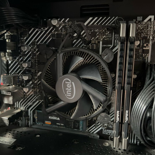 Gaming PC Intel Core i5-11400, AMD Radeon RX 6600 XT, like new