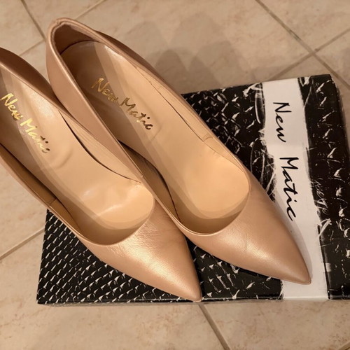 New Matic leather pumps gold-pearl size 40 like new