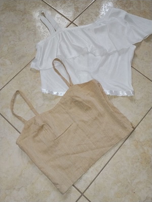 Pack of two small tops like new, beige and white