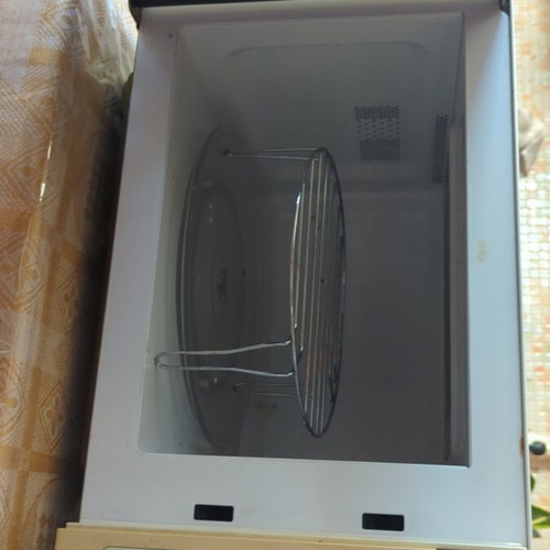 Φούρνος μικροκυμάτων Bifinett KH1107 σαν καινούργιο, 20 λίτρα, 800W