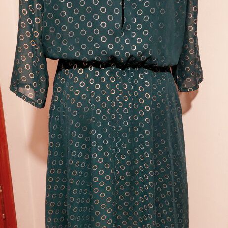 Nuance emerald dress size 40 with gold rings pattern