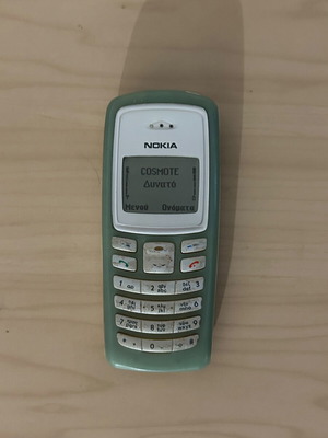 Nokia 2100 mobile phone with new BLD-3 battery