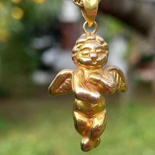 Cherub Angel Charm 18 K pendant like new, gold color