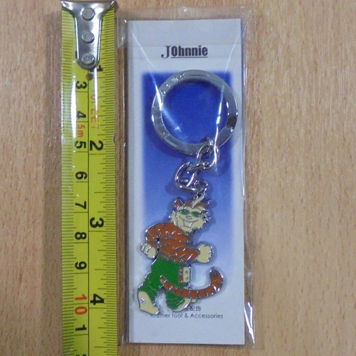 Johnnie metal cat keychain new, multicolored