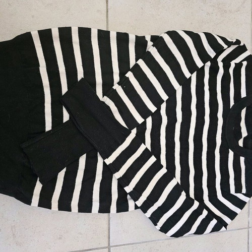 Zara pullover size medium like new, black and white striped