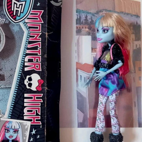 Monster High Abbey Bominable "Picture Day" doll like new, 2012, open box