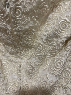 Wedding dress like new, Empire style with lace and detachable train