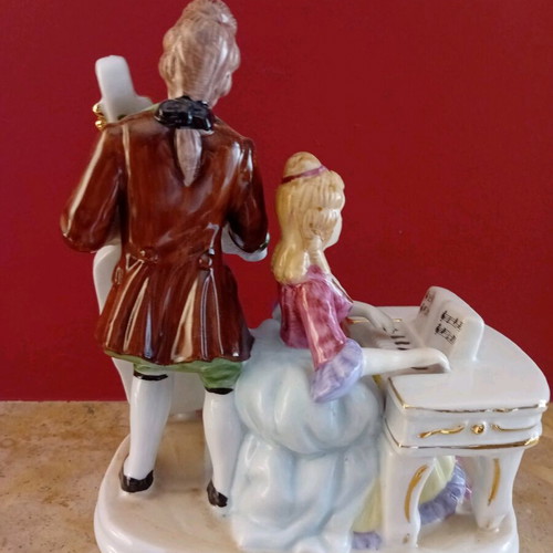 Porcelain vintage figurine with couple playing musical instruments new