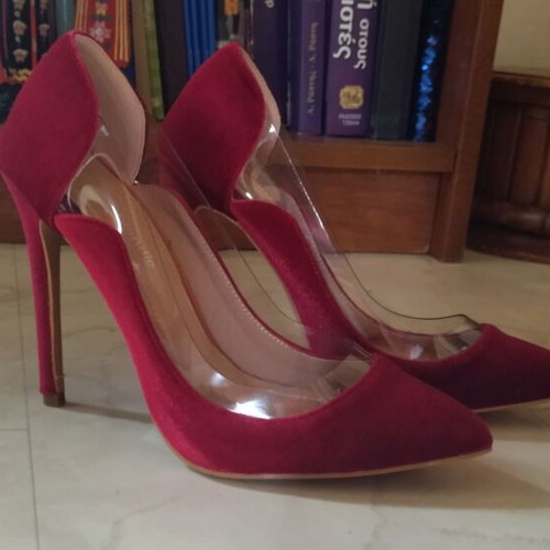 Blondie red velvet stiletto heels new, size 39