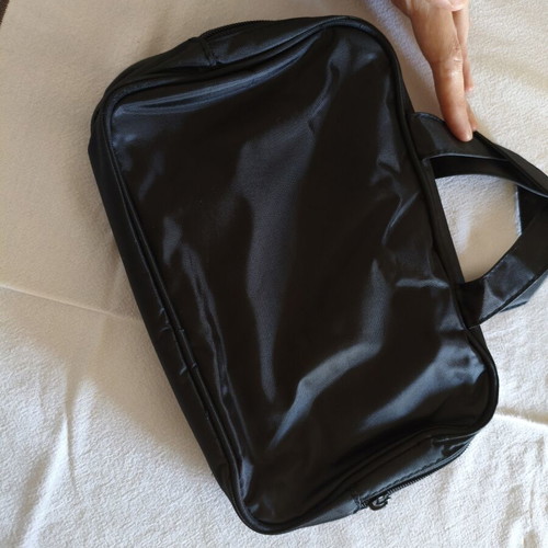 Elle toiletry bags set of 3 like new, black