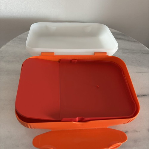 Tupperware bowl for toast and juice with removable divider
