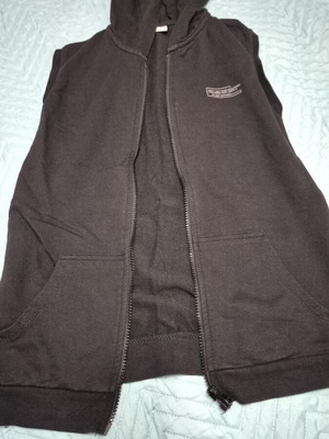 Αμάνικο ζακετάκι για αγόρι 10-11 ετών σαν καινούργιο, μαύρο LC Waikiki