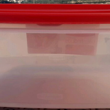 Rubbermaid plastic bowl like new
