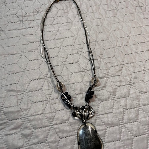 Necklace with black stones like new