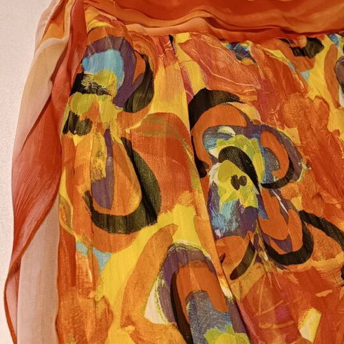 Dress with flowers like new, tie at the waist