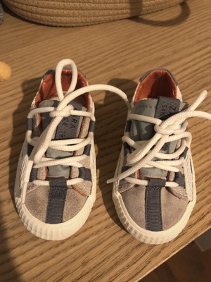 Zara boy sneakers size 21 like new, grey and blue