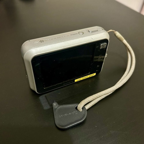 Sony Cyber-shot DSC-N2 vintage digital camera used for parts or repair