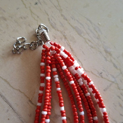 Necklace like new with 10 strands of small coral and white beads