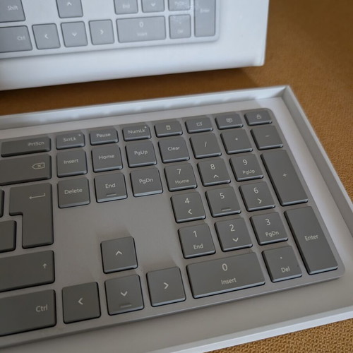 Microsoft Surface UK Key Layout Wireless Keyboard like new, silver