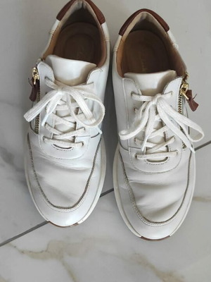 Γυναικεία αθλητικά παπούτσια Clarks νούμερο 38 σαν καινούργια, λευκά δερμάτινα