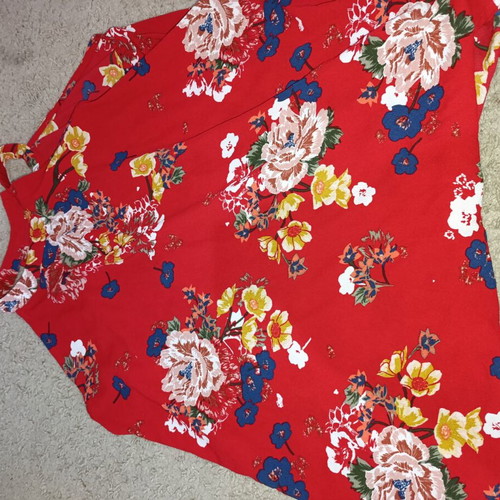 Women's t-shirt l/xl like new, red with beige floral print