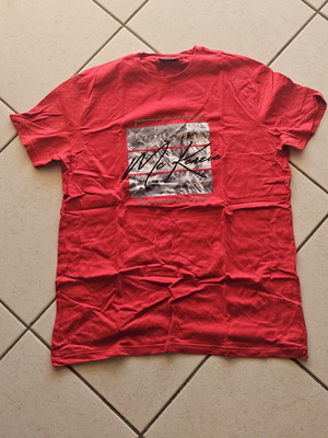 McKenzie T Shirt like new, red, size M