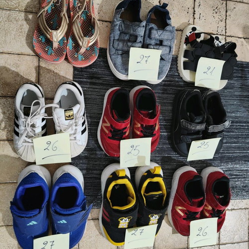Children's athletic shoes and sandals used, pack of 9